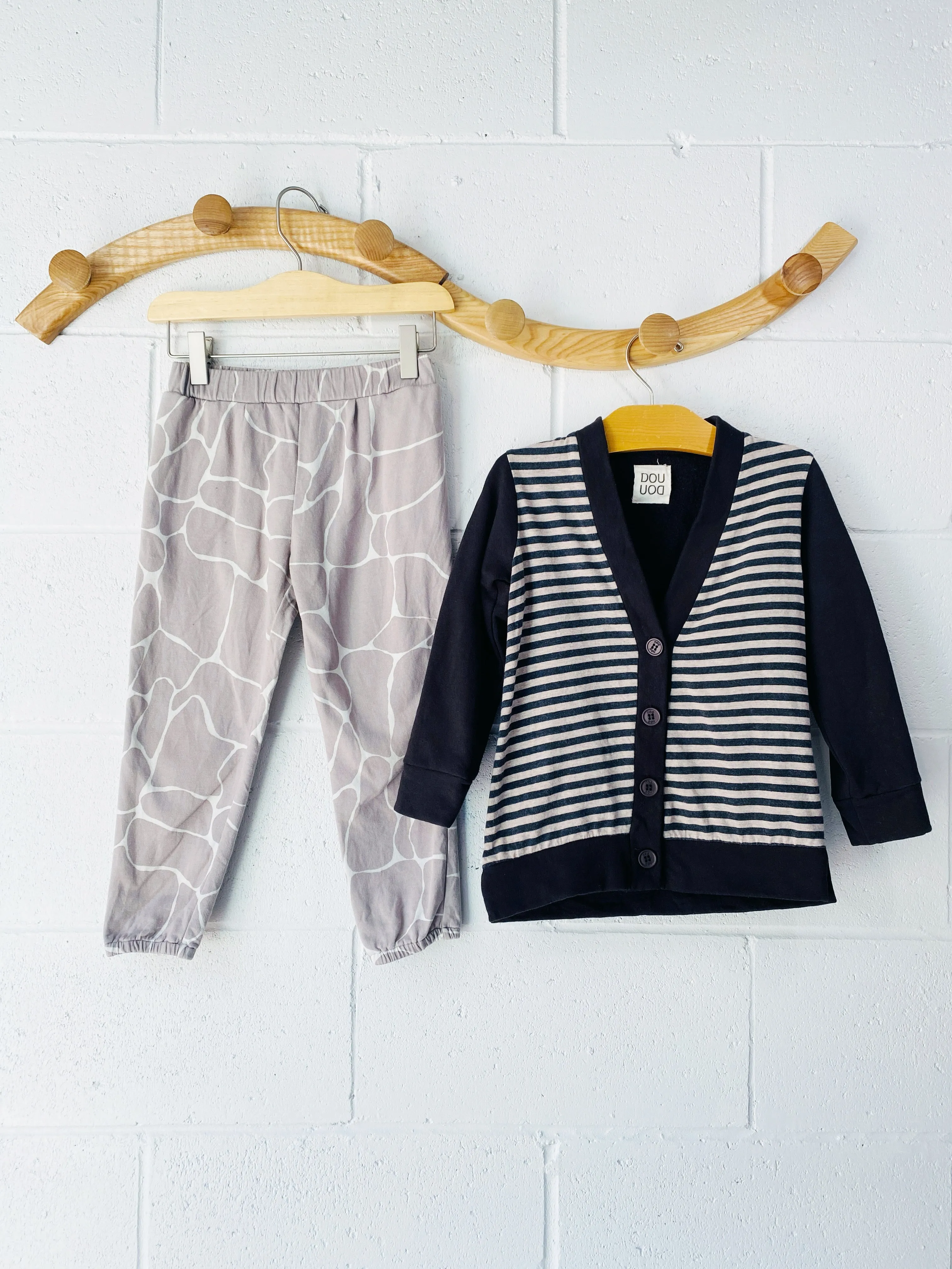 DouOud Striped Cardigan   Blob Sweatpants, 4 years