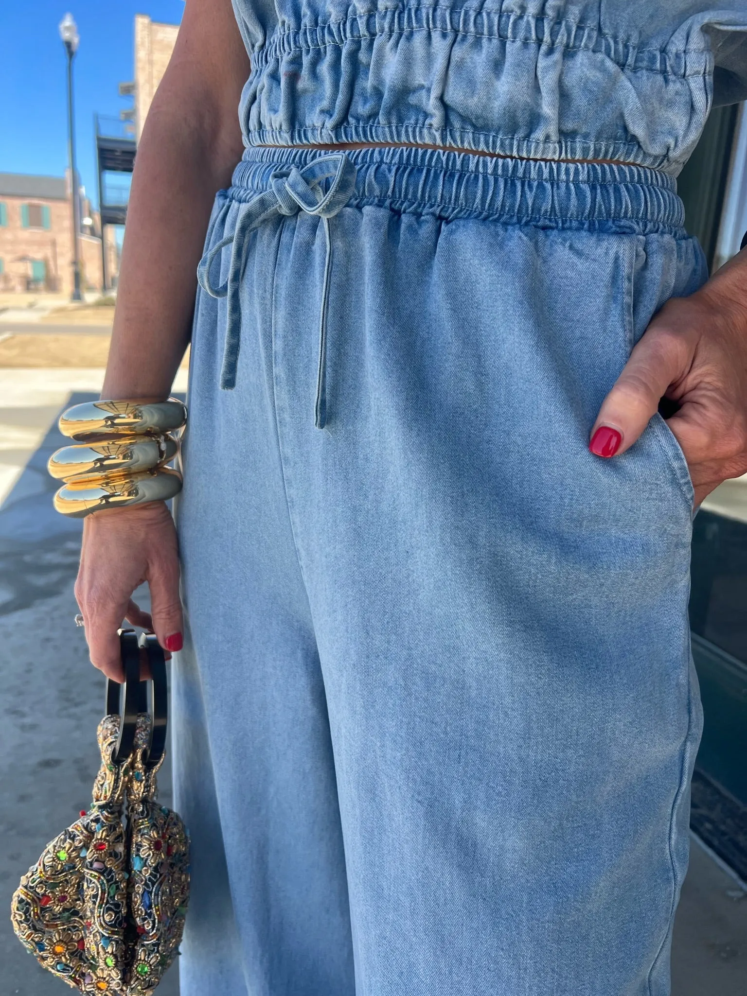 Sadie & Sage | It's Pouring Elastic Pants Light Chambray