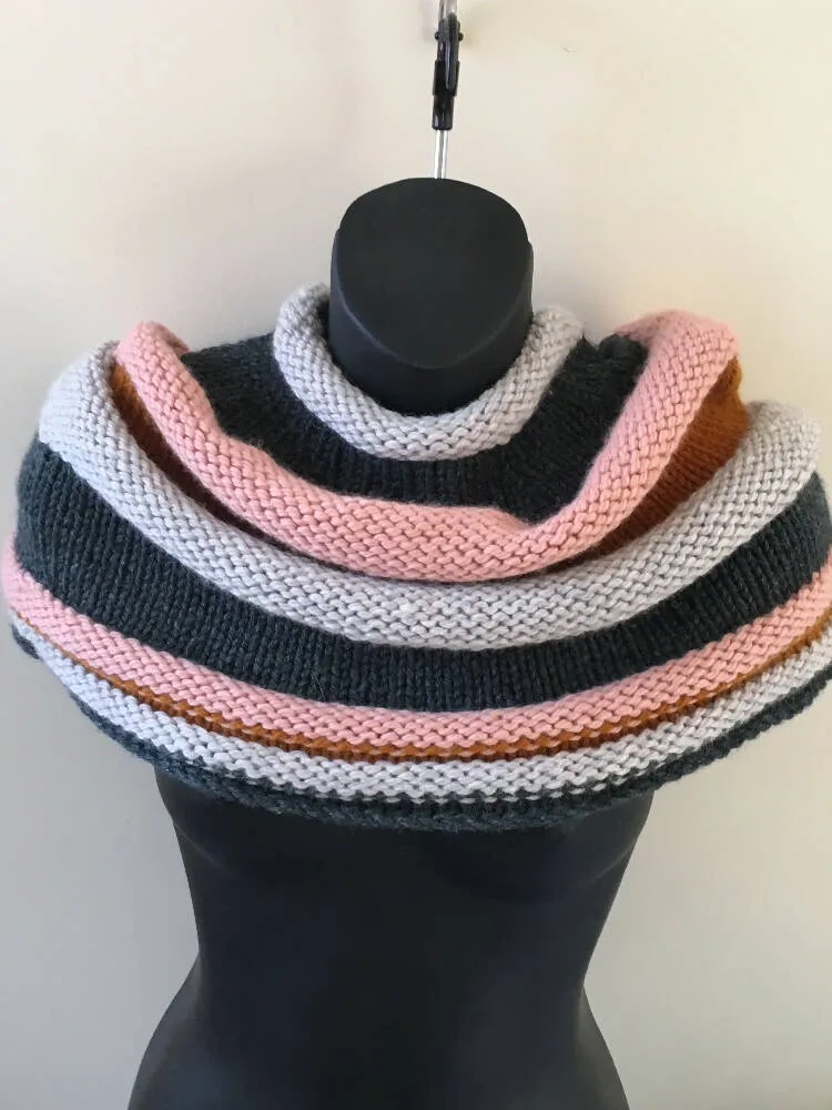Women's caplet/cowl handmade knitted in wool